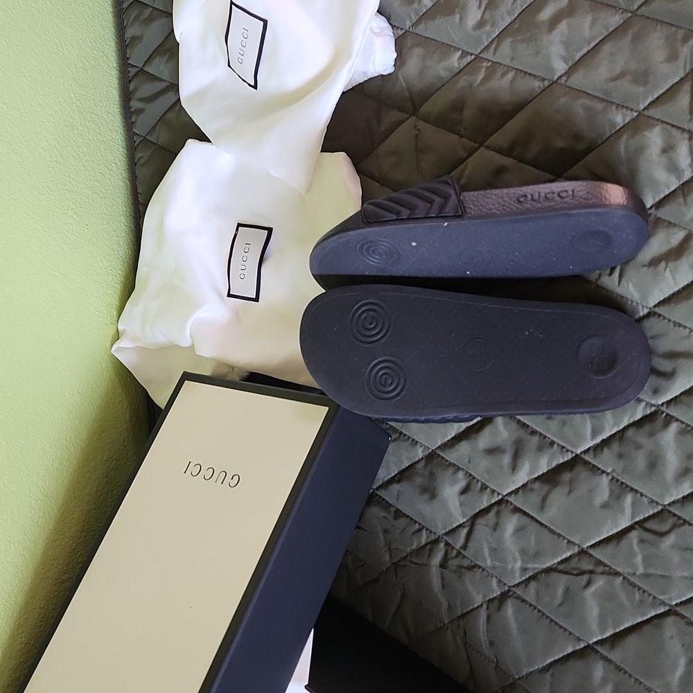 Gucci Black Quilted GG Slide Sandals - Picture 2 of 3